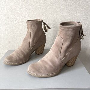 DOLCE VITA Women's  “DV8” Tan Suede Ankle Booties w/Stretch Sz 7